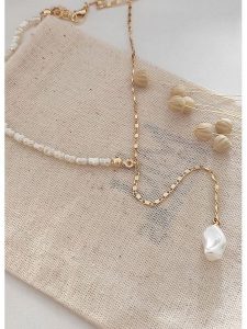 Atelier MIU Pozłacany naszyjnik z perłami - dł. 55 cm rozmiar: onesize. Białe naszyjniki Atelier MIU, z perłą, pozłacane. Za 74,28 zł.