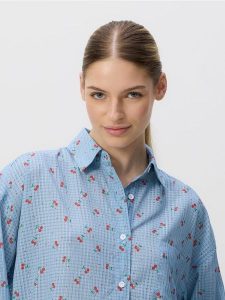 Wzorzysta koszula - jasnoniebieski. Niebieskie koszule Reserved, l, bez wzorów, z tkaniny, bez kołnierzyka, bez ramiączek. Za 139,99 zł.