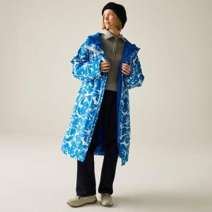 Wodoodporny szlafrok do przewijania dla dorosłych unisex. Białe szlafroki Regatta, bez wzorów, bez kaptura. Za 296,99 zł.