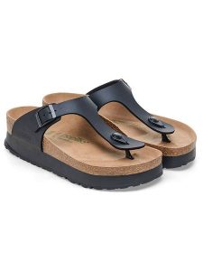 Birkenstock Japonki "Gizeh" w kolorze czarnym rozmiar: 37. Czarne klapki Birkenstock, bez wzorów, z otwartym noskiem, bez obcasa. Za 439,24 zł.