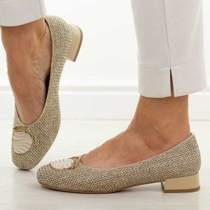 Beżowe breid czółenka damskie M.Daszyński Sa268-8. Brązowe czółenka M.Daszyński, z aplikacjami, ze skóry, bez obcasa, na obcasie, bez zapięcia. Za 189,00 zł.