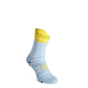 Skarpety biegowe Compressport Pro Racing v4.0 UL Run High. Niebieskie skarpetki Compressport, bez wzorów. Za 78,99 zł.