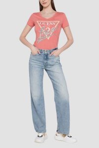 GUESS Różowy damski t-shirt Pearls Love, Rozmiar S. Czerwone t-shirty Guess, s, z aplikacjami, bez kołnierzyka, bez ramiączek. W wyprzedaży za 143,99 zł.