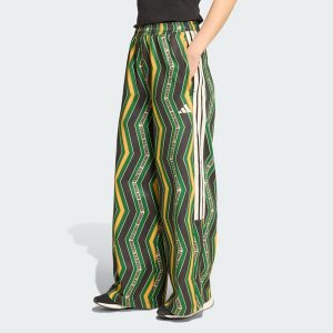 Spodnie dresowe adidas x FARM Tiro. Czerwone spodnie dresowe ADIDAS, l, bez wzorów, z dresówki. Za 279,00 zł.