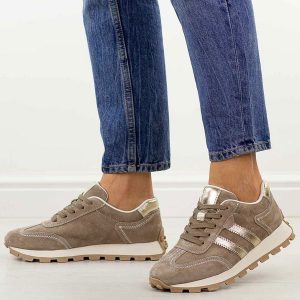 Beżowe zamszowe skórzane półbuty damskie S.Barski 7097. Brązowe półbuty S.BARSKI, na jesień, bez wzorów, z jeansu, bez obcasa, na płaskiej podeszwie, bez zapięcia. Za 269,00 zł.