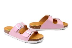 DR. BRINKMANN 500059-42 rosa, klapki damskie. Czerwone klapki Dr. Brinkmann, bez wzorów, bez obcasa. Za 157,17 zł.