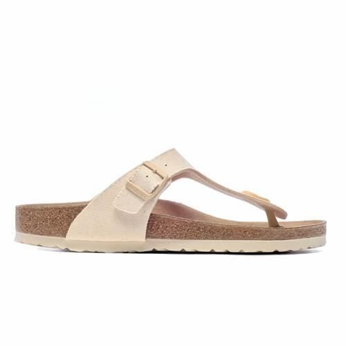 Klapki damskie Birkenstock Gizeh Tex Canvas Eggshell Veg. Żółte klapki Birkenstock, bez wzorów, z materiału, bez obcasa. W wyprzedaży za 389,40 zł.