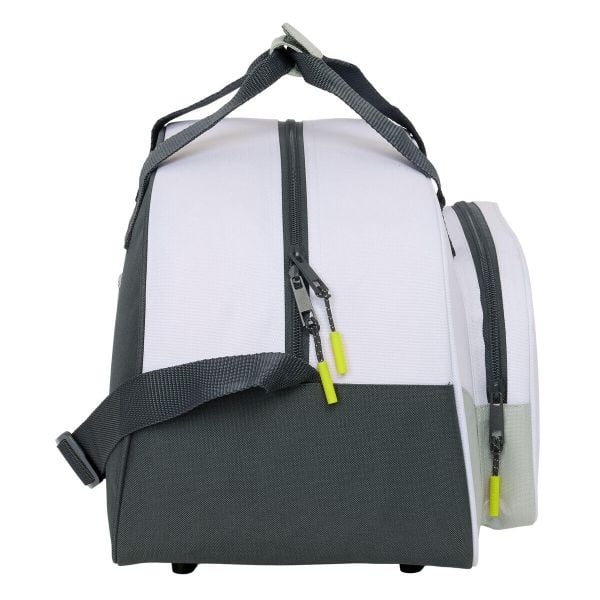 Torba sportowa Real Madrid C.F. Biały. Białe torby podróżne i sportowe REAL MADRID, bez wzorów. Za 159,00 zł.