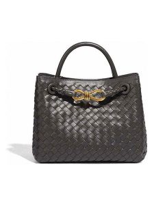 SUVRAI Torebka w kolorze antracytowym - 30 x 23 x 13 cm rozmiar: onesize. Czarne torebki klasyczne SUVRAI, bez wzorów, z materiału, przez ramię, bez dodatków. Za 130,99 zł.