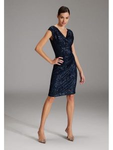 SWING Sukienka w kolorze granatowym rozmiar: 44. Niebieskie sukienki Swing, bez wzorów, bez kołnierzyka, bez ramiączek, midi. Za 271,67 zł.