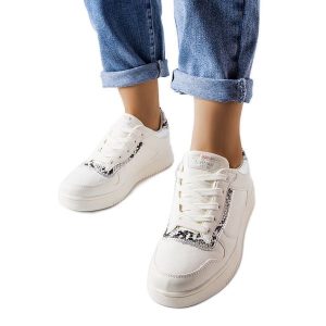 Białe sneakersy z eko skóry Nelma. Białe trampki bez wzorów, ze skóry, bez zapięcia. Za 89,18 zł.