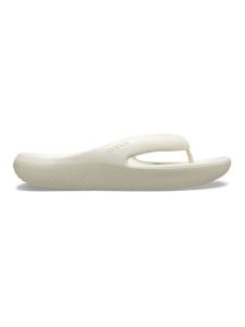 Crocs Japonki "Mellow" w kolorze kremowym rozmiar: 46/47. Brązowe klapki Crocs, bez wzorów, z otwartym noskiem, bez obcasa. Za 65,85 zł.