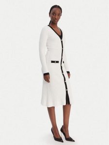 Guess Sukienka dzianinowa W6RK38 Z3HP2 Biały Regular Fit. Białe sukienki Guess, xl, z aplikacjami, z dzianiny, bez kołnierzyka, bez ramiączek. Za 619,99 zł.