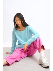 AUTHENTIC CASHMERE Kaszmirowy sweter "Lanfon" w kolorze błękitnym rozmiar: L. Niebieskie swetry oversize AUTHENTIC CASHMERE, l, bez wzorów, z kaszmiru, bez ramiączek. Za 361,99 zł.