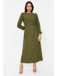 Trendyol Sukienka w kolorze khaki rozmiar: 40. Brązowe sukienki Trendyol, bez wzorów, bez kołnierzyka, bez ramiączek, maxi. Za 140,53 zł.