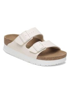 Birkenstock Klapki "Arizona Papflex" w kolorze kremowym rozmiar: 37. Brązowe klapki Birkenstock, bez wzorów, z otwartym noskiem, bez obcasa. Za 357,63 zł.