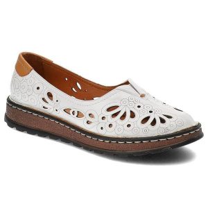 Białe Półbuty Artiker Damskie Modne Skórzane Buty. Białe czółenka ARTIKER, bez wzorów, ze skóry, bez obcasa, na koturnie, bez zapięcia. Za 249,00 zł.