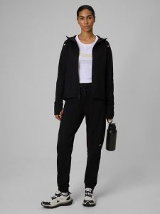 4F Spodnie dresowe joggery damskie - czarne XL. Czarne spodnie dresowe 4f, uniwersalny, bez wzorów, z dresówki. Za 159,99 zł.