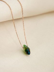 Lodie Silver Srebrny naszyjnik z kamieniem ozdobnym - dł. 43 cm rozmiar: onesize. Zielone naszyjniki Lodie Silver, srebrne. Za 30,99 zł.