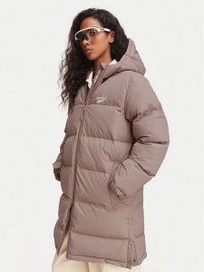 Reebok Kurtka zimowa RCC00112 Różowy Regular Fit. Czerwone kurtki Reebok, na zimę, l, bez wzorów, z syntetyku, bez kaptura. Za 449,99 zł.