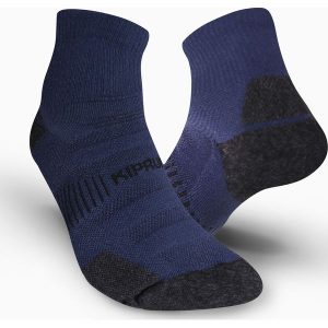 Skarpetki do biegania Kiprun Run 900 średnie grube. Czerwone skarpetki KIPRUN, bez wzorów, z dzianiny. Za 29,99 zł.