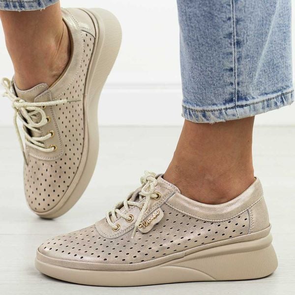 Złote ażurowe skórzane półbuty damskie Vinceza 79603. Żółte półbuty VINCEZA, na jesień, w ażurowe wzory, z jeansu, bez obcasa, na płaskiej podeszwie, bez zapięcia. Za 219,00 zł.