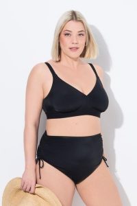 Damskie figi od bikini marszczona taśma wypełnienie z przodu. Czarne figi Ulla Popken, bez wzorów, z elastanu. Za 100,99 zł.