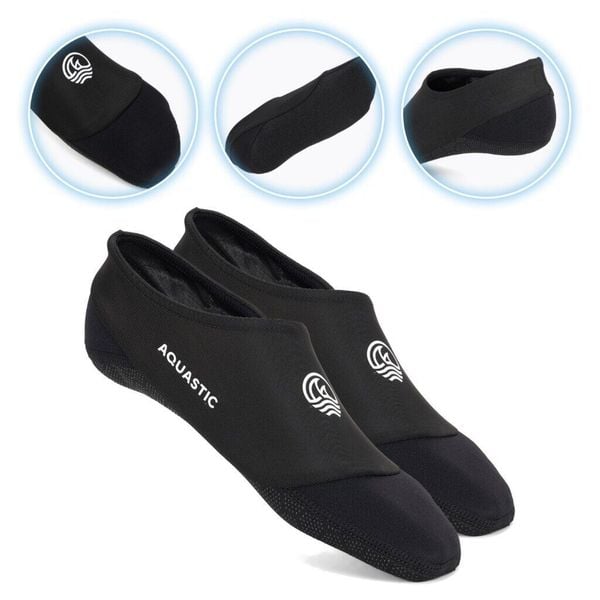 Skarpety basenowe AQUASTIC Seavie Anti-Slip. Czarne skarpetki AQUASTIC, bez wzorów. Za 29,99 zł.