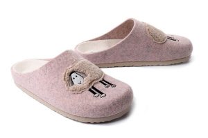 DR. BRINKMANN 320183-42 rosa, kapcie damskie. Czerwone kapcie Dr. Brinkmann, bez wzorów. Za 219,90 zł.