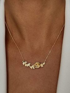 DI GIORGIO Pozłacany naszyjnik z elementem ozdobnym rozmiar: onesize. Żółte naszyjniki DI GIORGIO, pozłacane. Za 165,71 zł.