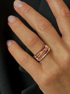 OR Carats Złoty pierścionek z kamieniami szlachetnymi rozmiar: 50. Czerwone pierścionki OR Carats, z rubinem, złote. Za 1 992,99 zł.