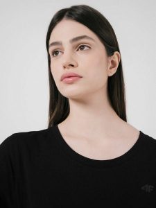 4F T-shirt damski M. Czarne t-shirty 4f, m, bez wzorów, z bawełny, bez kołnierzyka, bez ramiączek. W wyprzedaży za 39,99 zł.