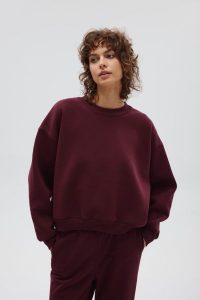 Bluza damska typu oversize w kolorze BURGUNDY - PINEY-UNI. Czerwone bluzy Marsala, uniwersalny, bez wzorów, z bawełny, bez kaptura. Za 259,90 zł.