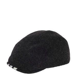Czapka Gatsby. Czarne czapki ADIDAS, bez wzorów, z polaru, retro. Za 149,00 zł.