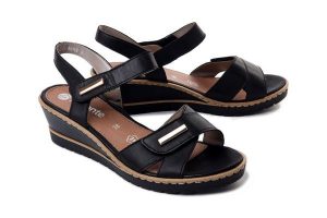 Rieker Remonte R6266-01 Czarny, sandały damskie. Czarne sandały Rieker Remonte, bez wzorów, bez obcasa, na koturnie, bez zapięcia. Za 359,90 zł.