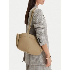 Torebka GINO ROSSI. Brązowe torebki klasyczne Gino Rossi, bez wzorów, bez dodatków. Za 199,99 zł.