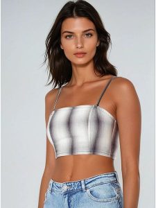 Weekday Top w kolorze biało-czarnym rozmiar: 38. Białe topy Weekday, bez wzorów, bez kołnierzyka, bez ramiączek. Za 39,99 zł.