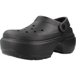 Klapki Crocs Model Stomp Clog Kolor Czarny. Czarne klapki Crocs, bez wzorów, z gumy, bez obcasa. Za 383,00 zł.
