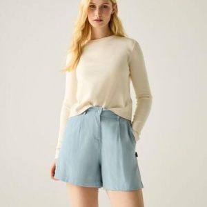 Damskie szorty Sabelle. Niebieskie szorty Regatta, bez wzorów, z bawełny, sportowe. Za 249,99 zł.