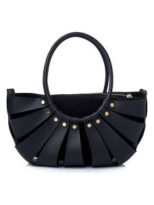 Lucky Bees Torebka "Ingrid" w kolorze czarnym - 35 x 18 x 15 cm rozmiar: onesize. Czarne torebki klasyczne Lucky Bees, bez wzorów, z materiału, bez dodatków. Za 167,28 zł.