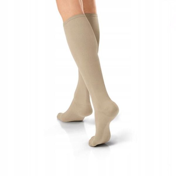 Skarpety kompresyjne dla dorosłych Jobst Travel CCL1 15-20mmHg Podkolanówki. Brązowe skarpetki JOBST, bez wzorów. Za 136,97 zł.