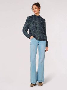 Apricot Bluzka w kolorze granatowym rozmiar: S. Niebieskie bluzki Apricot, s, bez wzorów, z wiskozy, bez kołnierzyka, bez ramiączek. Za 65,85 zł.