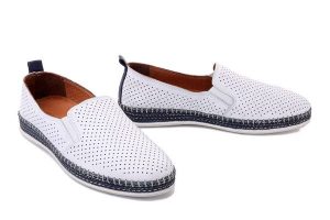 MANITU 840115-05 navy, półbuty damskie. Białe półbuty Manitu, na lato, bez wzorów, ze skóry, bez obcasa, bez zapięcia. Za 255,92 zł.
