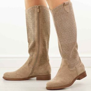 Beżowe ażurowe kozaki damskie S.Barski 8022. Brązowe kozaki S.BARSKI, na jesień, w ażurowe wzory, z zamszu, bez obcasa, na obcasie, bez zapięcia. Za 269,00 zł.