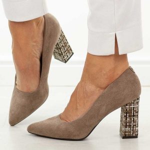 J.Brązowe mix czółenka damskie na słupku Sergio Leone Pb216. Brązowe czółenka Sergio Leone, bez wzorów, ze skóry, bez obcasa, na słupku, bez zapięcia. W wyprzedaży za 148,72 zł.