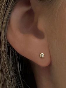 DIA DIAMONDS Pozłacane kolczyki-wkrętki z diamentami rozmiar: onesize. Żółte kolczyki DIA DIAMONDS, z diamentem, pozłacane. Za 179,64 zł.