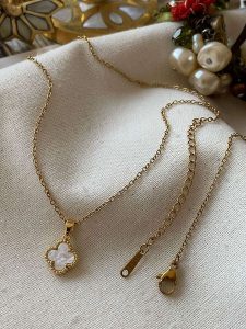 Luseera Pozłacany naszyjnik z zawieszką - dł. 45 cm rozmiar: onesize. Białe naszyjniki Luseera, z perłą, pozłacane. Za 65,85 zł.