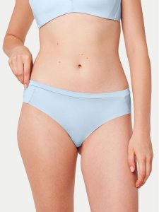 Triumph Figi klasyczne Body Make-up Soft Touch 10193532 Błękitny. Niebieskie figi Triumph, bez wzorów, z syntetyku. Za 39,00 zł.