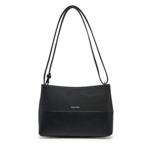 Torebka Calvin Klein. Czarne torebki klasyczne Calvin Klein, bez wzorów, bez dodatków. Za 199,99 zł.