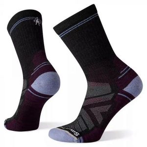 Skarpety Trekkingowe Damskie Smartwool Hike Light Cushion Crew Socks. Czarne skarpetki Smartwool, bez wzorów, z wełny. Za 86,09 zł.